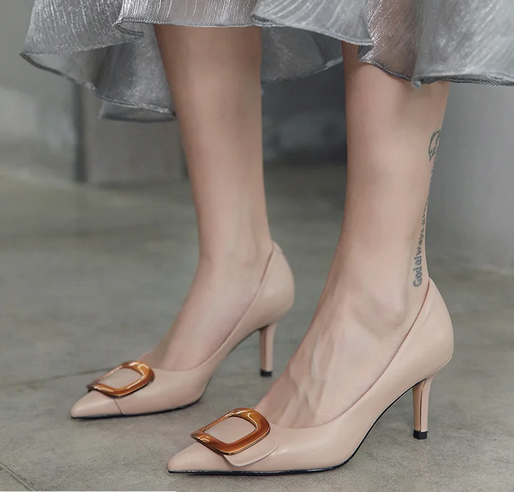 Ir 2021. Sieviešu sandales Modes gadījuma ērti vidēja papēža Kleitu kurpes temperaments vienas ādas kurpes 2